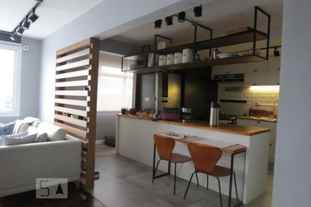 Cozinha de apartamento para alugar com 3 quartos, 110m² em Menino Deus, Porto Alegre