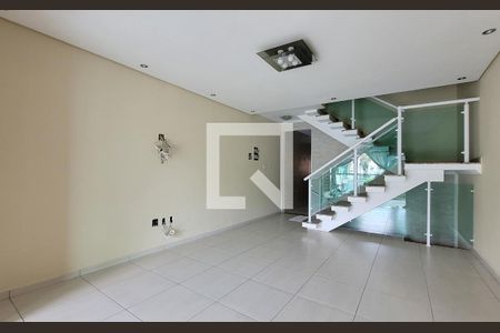 Sala de casa para alugar com 3 quartos, 200m² em Parque das Nações, Santo André