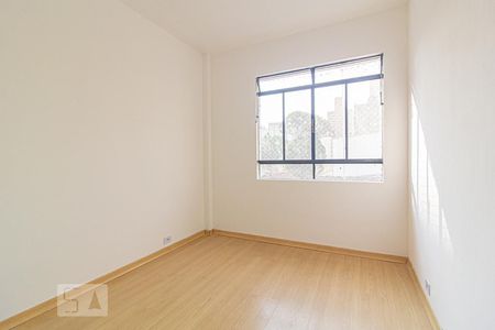 Quarto 1 de apartamento para alugar com 2 quartos, 75m² em Centro, Curitiba