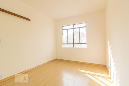 Quarto 2 de apartamento para alugar com 2 quartos, 75m² em Centro, Curitiba