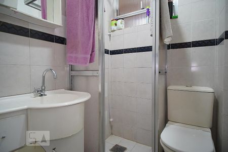 Banheiro de apartamento para alugar com 2 quartos, 55m² em Jardim Itu-sabará, Porto Alegre