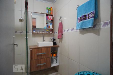 Banheiro de apartamento à venda com 1 quarto, 42m² em Jardim Leopoldina, Porto Alegre