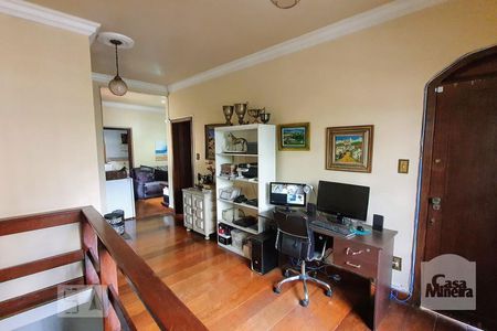 Sala de casa à venda com 8 quartos, 580m² em Santo Antônio, Belo Horizonte