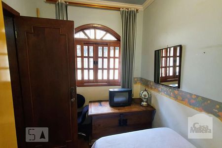 Quarto de casa à venda com 8 quartos, 580m² em Santo Antônio, Belo Horizonte