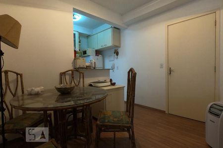 Sala de apartamento à venda com 2 quartos, 80m² em Parque Taboão, Taboão da Serra