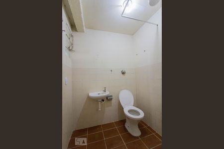 Banheiro de kitnet/studio à venda com 1 quarto, 25m² em Jardim Guanabara, Rio de Janeiro