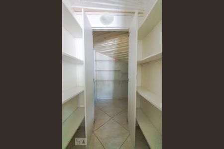 Closet de apartamento para alugar com 1 quarto, 50m² em Alto Petrópolis, Porto Alegre