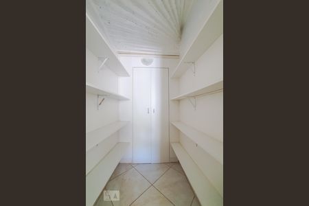 Closet de apartamento para alugar com 1 quarto, 50m² em Alto Petrópolis, Porto Alegre