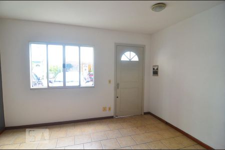 Sala de casa de condomínio à venda com 3 quartos, 78m² em Marechal Rondon, Canoas