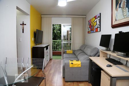 Sala  de apartamento à venda com 2 quartos, 55m² em Chácara Agrindus, Taboão da Serra