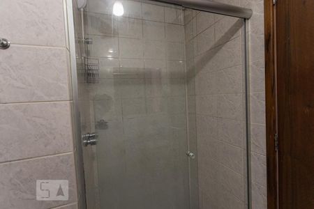 Banheiro de apartamento para alugar com 1 quarto, 38m² em Centro, Curitiba