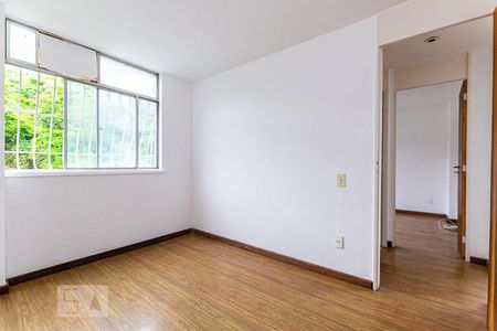 Quarto 1 de apartamento para alugar com 2 quartos, 54m² em Santa Rosa, Niterói