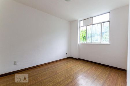 Quarto 1 de apartamento para alugar com 2 quartos, 54m² em Santa Rosa, Niterói