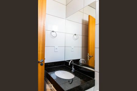 Banheiro de apartamento para alugar com 1 quarto, 28m² em Vila Paquetá, Belo Horizonte