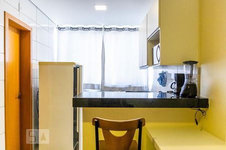 Cozinha de apartamento para alugar com 1 quarto, 28m² em Vila Paquetá, Belo Horizonte