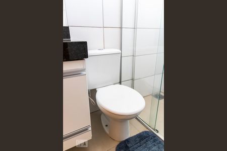 Banheiro de apartamento para alugar com 1 quarto, 28m² em Vila Paquetá, Belo Horizonte