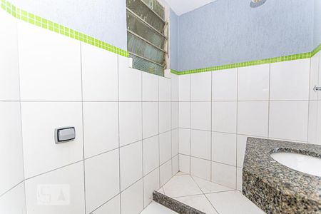 Banheiro de apartamento para alugar com 1 quarto, 48m² em Centro, Niterói