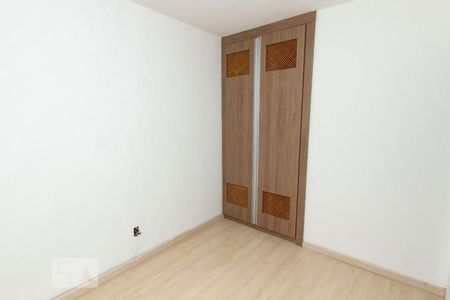 Quarto 1 de apartamento para alugar com 2 quartos, 50m² em Jardim Itu, Porto Alegre