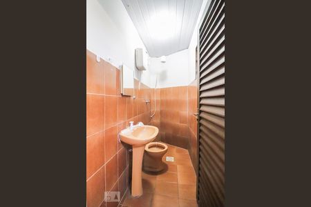 Banheiro de kitnet/studio para alugar com 1 quarto, 30m² em Setor Sul, Goiânia