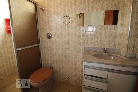 Banheiro de kitnet/studio para alugar com 1 quarto, 38m² em Vila Itapura, Campinas