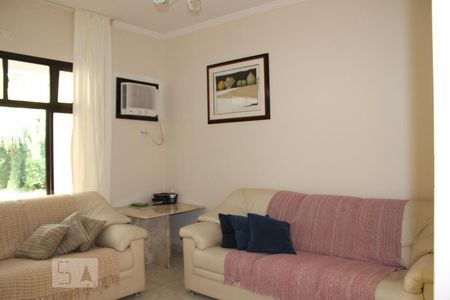 Sala de Estar de casa para alugar com 3 quartos, 230m² em Vila Julia, Guarujá