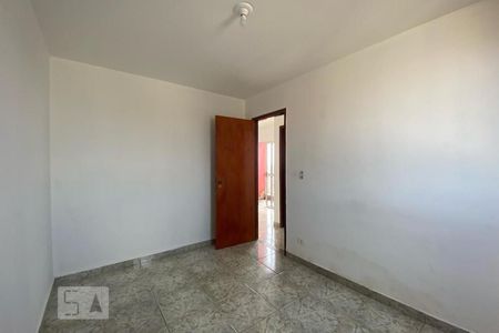 Quarto 1 de apartamento para alugar com 2 quartos, 56m² em Parque Pinheiros, Taboão da Serra