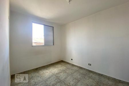 Quarto 1 de apartamento para alugar com 2 quartos, 56m² em Parque Pinheiros, Taboão da Serra