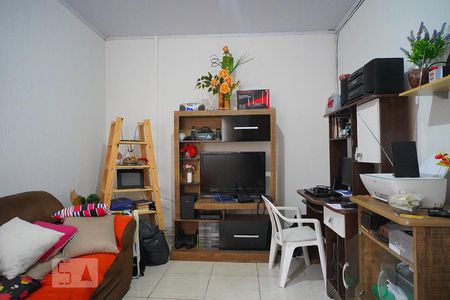 Sala de casa de condomínio à venda com 3 quartos, 180m² em Navegantes, Porto Alegre