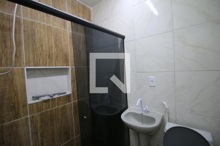 Banheiro de casa para alugar com 1 quarto, 25m² em Ramos, Rio de Janeiro