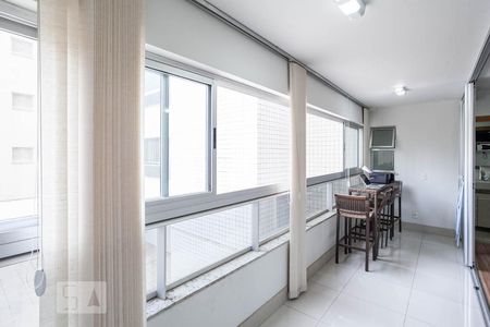 Varanda da sala de apartamento para alugar com 1 quarto, 37m² em Lourdes, Belo Horizonte