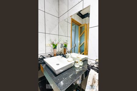 Lavabo de casa para alugar com 3 quartos, 125m² em Vila Primavera, São Paulo