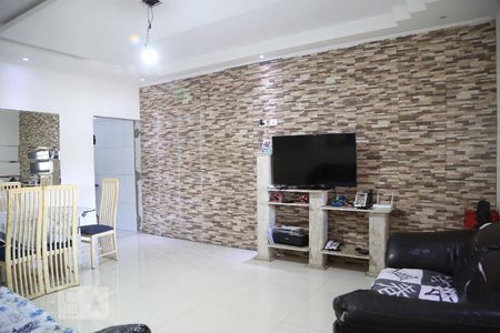 Sala de casa para alugar com 2 quartos, 134m² em Vila Tupi, Praia Grande