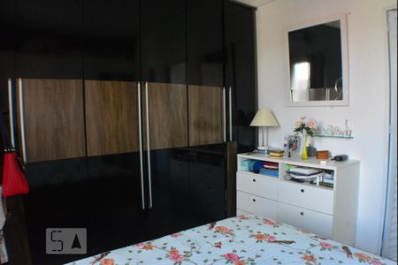 Quarto 1 com banheiro de casa de condomínio para alugar com 3 quartos, 240m² em Saboeiro, Salvador