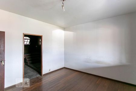 Quarto Suite de casa para alugar com 4 quartos, 500m² em Santa Monica, Belo Horizonte