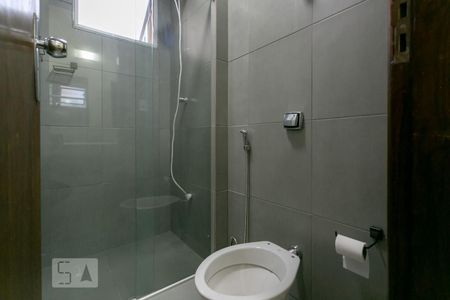 Banheiro de apartamento à venda com 1 quarto, 49m² em Funcionários, Belo Horizonte