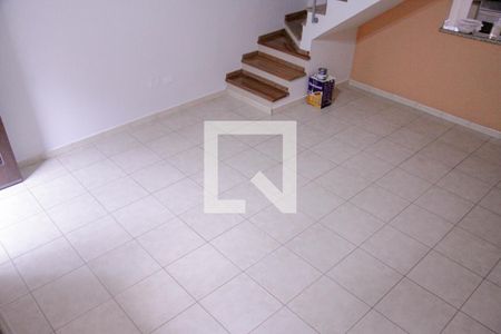 Sala de casa de condomínio para alugar com 2 quartos, 130m² em Vila Sao Joao, Guarulhos