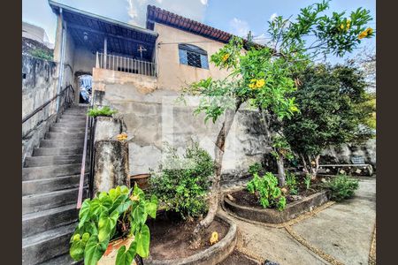 Casa à venda com 3 quartos, 180m² em Caiçaras, Belo Horizonte