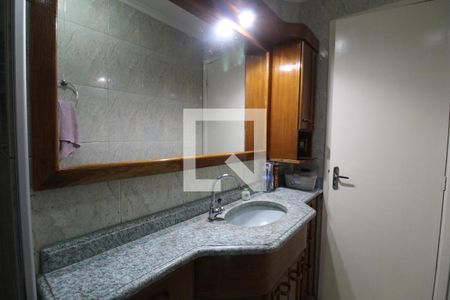 Banheiro de apartamento à venda com 2 quartos, 57m² em Marechal Rondon, Canoas