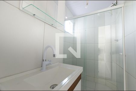 Banheiro de kitnet/studio para alugar com 1 quarto, 28m² em Mata Paca, Niterói