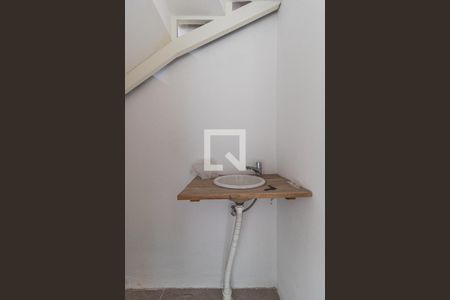 Lavabo de apartamento à venda com 1 quarto, 60m² em Jardim do Salso, Porto Alegre