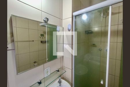 Banheiro social  de kitnet/studio para alugar com 1 quarto, 30m² em Copacabana, Rio de Janeiro