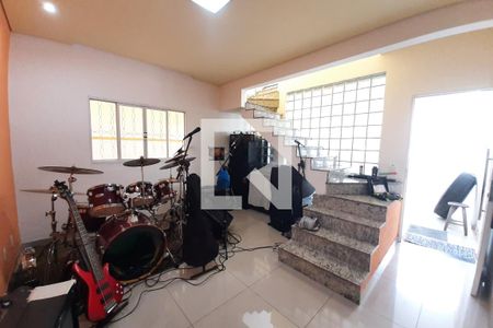 sala de casa à venda com 2 quartos, 132m² em Piratininga, Belo Horizonte