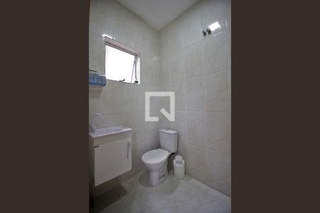 Banheiro de casa para alugar com 1 quarto, 48m² em Jardim Kuabara, Taboão da Serra