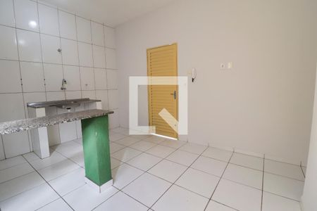 Sala de kitnet/studio para alugar com 2 quartos, 55m² em Jardim Balneário Meia Ponte, Goiânia