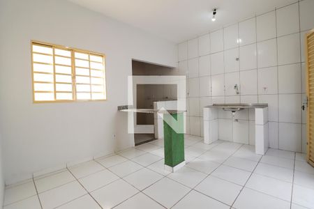 Sala de kitnet/studio para alugar com 2 quartos, 55m² em Jardim Balneário Meia Ponte, Goiânia