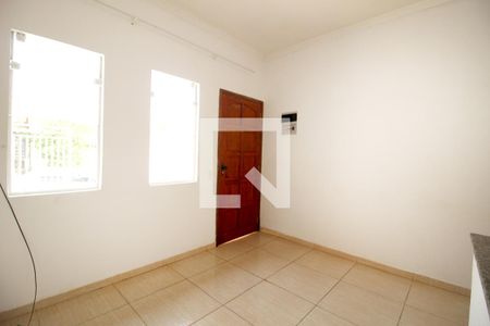 Sala de casa para alugar com 2 quartos, 75m² em Jardim Santa Madre Paulina, Sorocaba