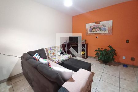 Sala de casa de condomínio à venda com 2 quartos, 75m² em Santa Mônica, Belo Horizonte