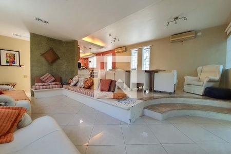 Sala 1 de casa para alugar com 4 quartos, 300m² em Jardim Virgínia, Guarujá