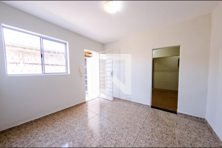 Sala de casa para alugar com 2 quartos, 59m² em Bonfim, Belo Horizonte