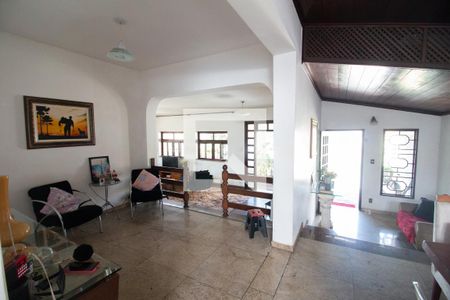 Sala 1 de casa para alugar com 3 quartos, 150m² em Centro, Betim